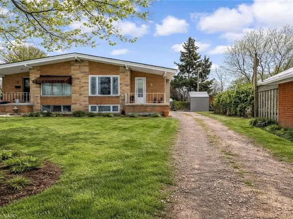 5 Carrington Ct, Hamilton, ON L9A 4N5