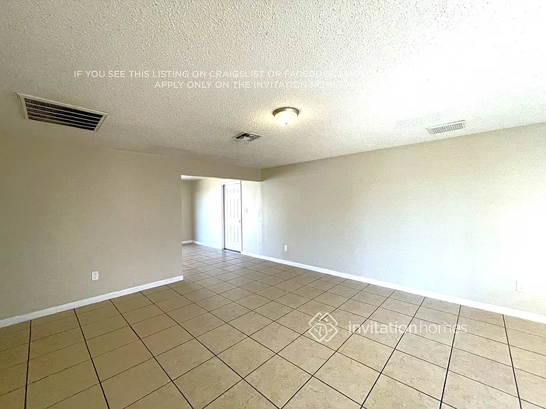 5540 W Berkeley Rd — Photo 4