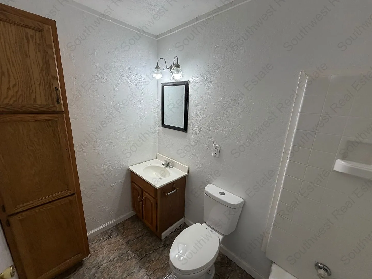 Spacious 3 bedrooms 2 bathrooms home on corner lot. — Photo 4