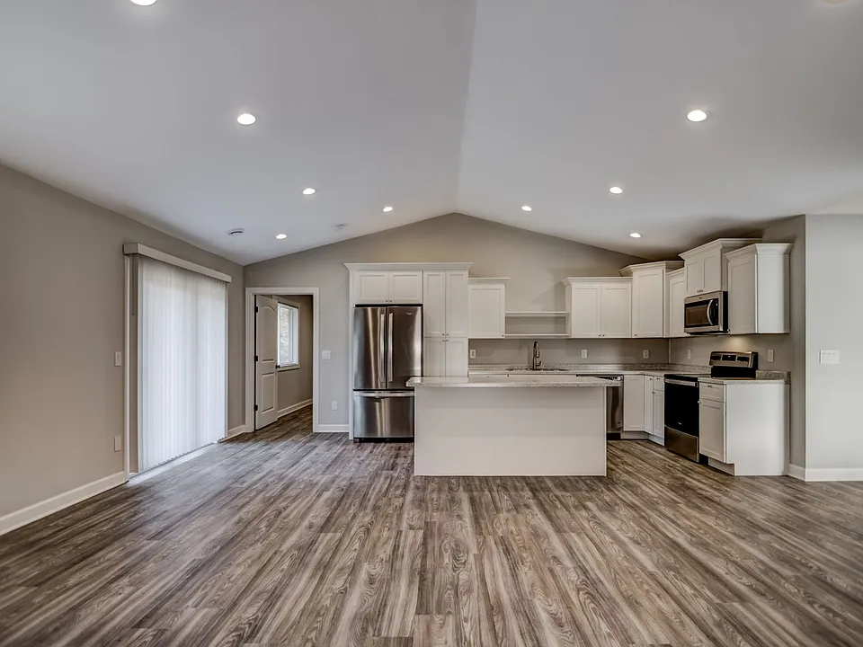 1637B Charleston Dr