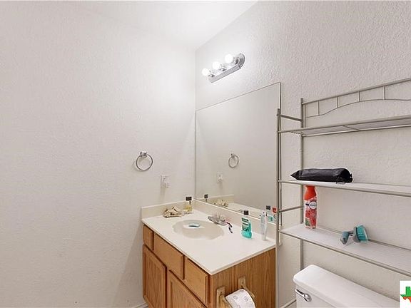 3rd image of 3305 Hereford Ln