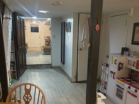 5th image of 109 Lippincott St