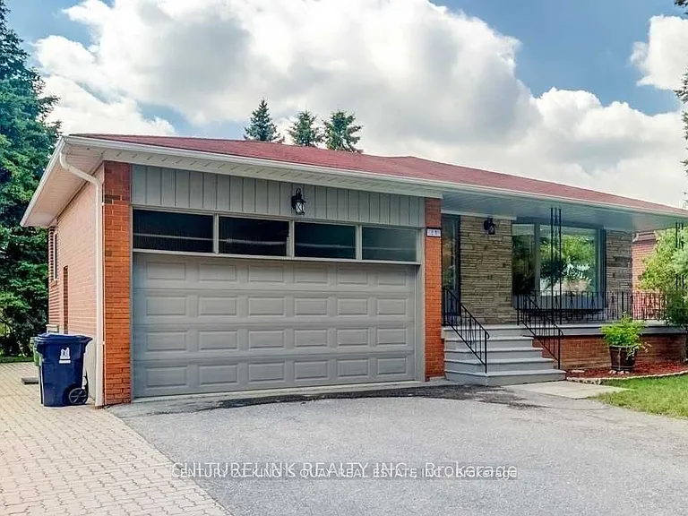 11 Bowhill Cres #LOWER — Photo 1