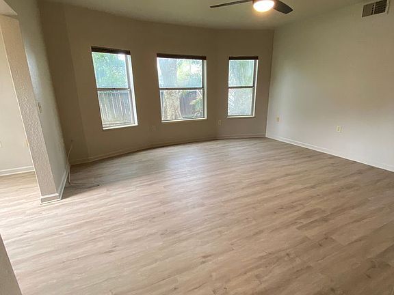 3rd image of 218 High St APT 1
