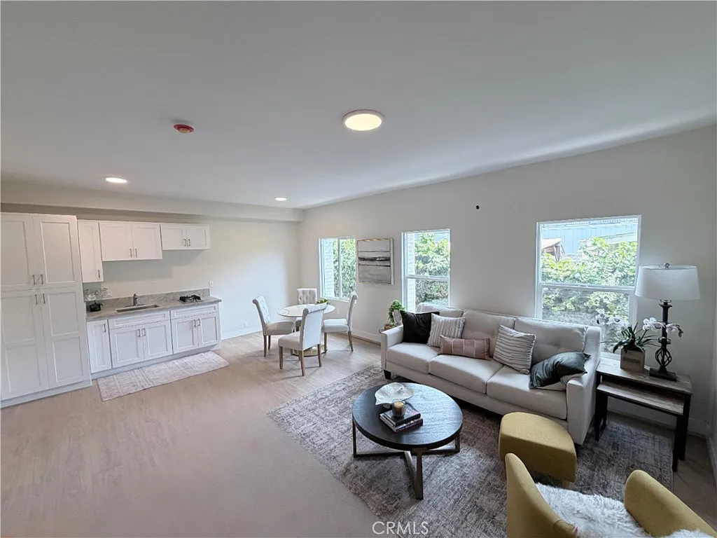 2 bed, 680 sqft, $2,750 — Photo 2