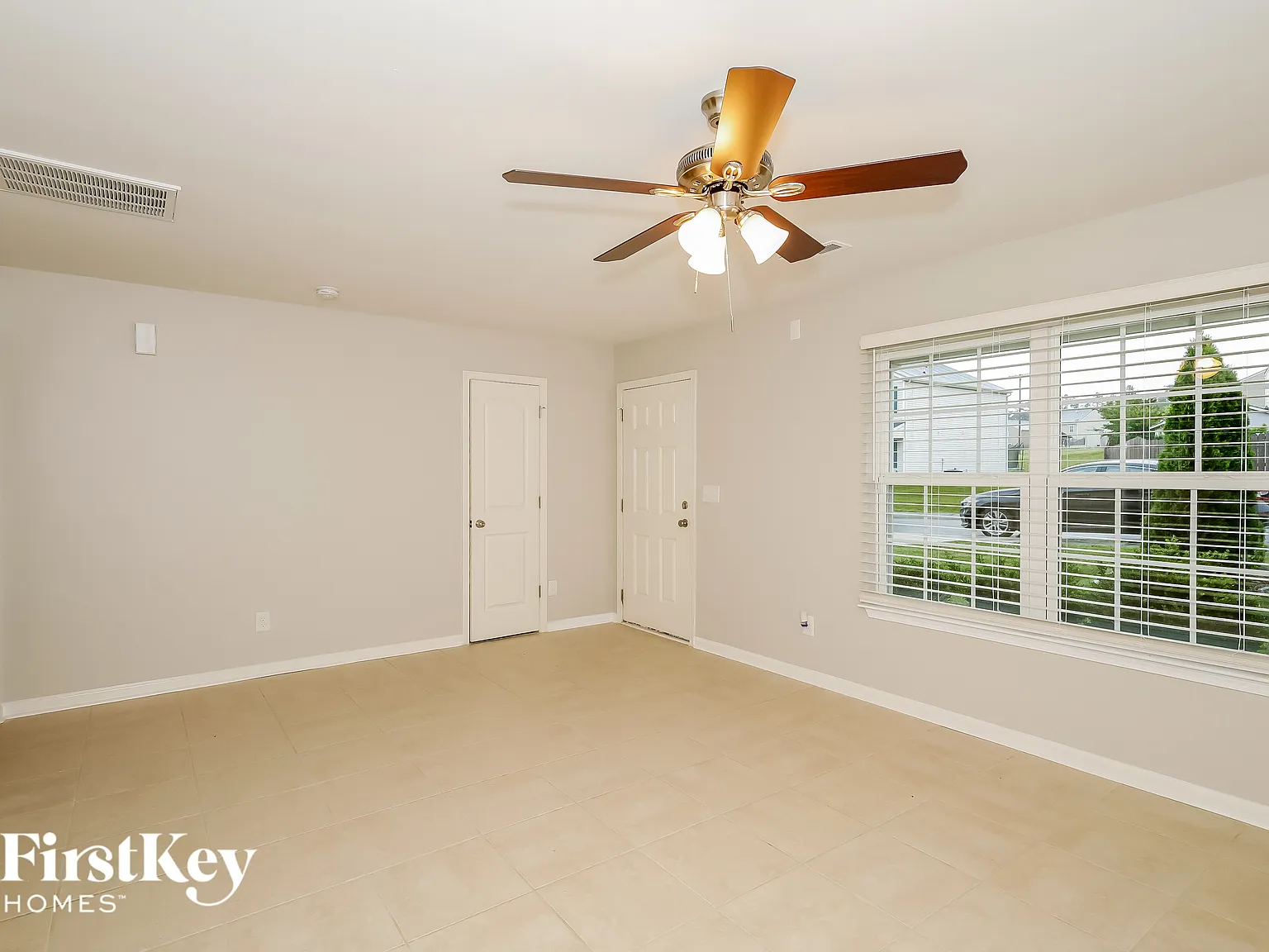 3 bed, 2.5 bath, 1410 sqft, $2,240 — Photo 3