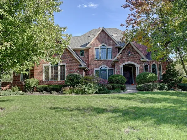 353 Saint Andrews Ln, Gurnee, IL 60031