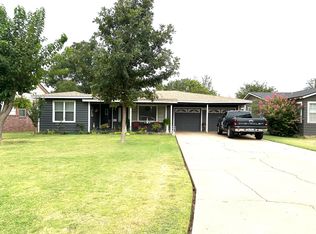 1405 Travis St, Plainview, TX 79072