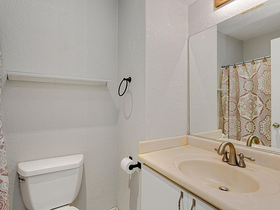4th image of 469 E Providencia Ave #2