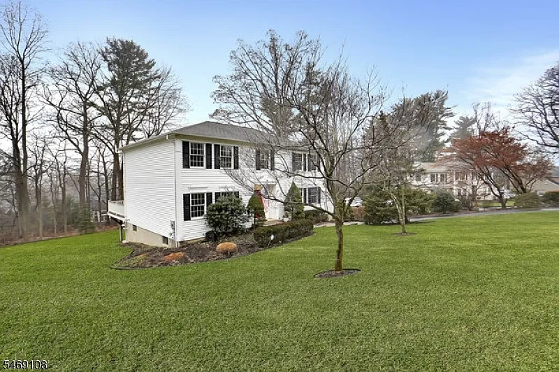 4 bed, 2.5 bath, $6,750 — Photo 2