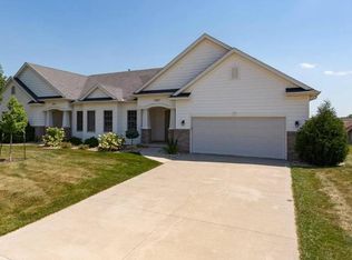 5383 Kilt Ct, Bettendorf, IA 52722