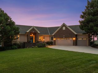 8754 Ridge Ponds Ct, Victoria, MN 55386