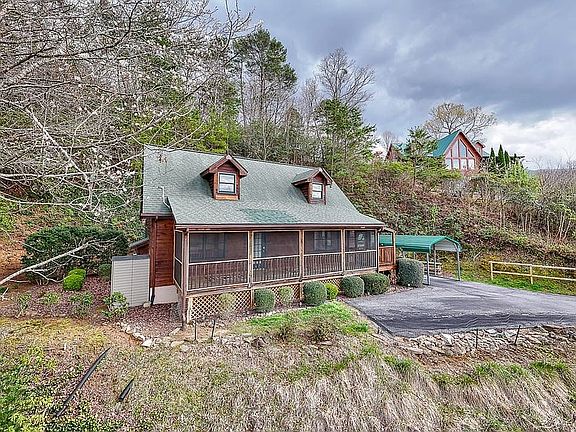 3rd image of 415 Skyview Rd