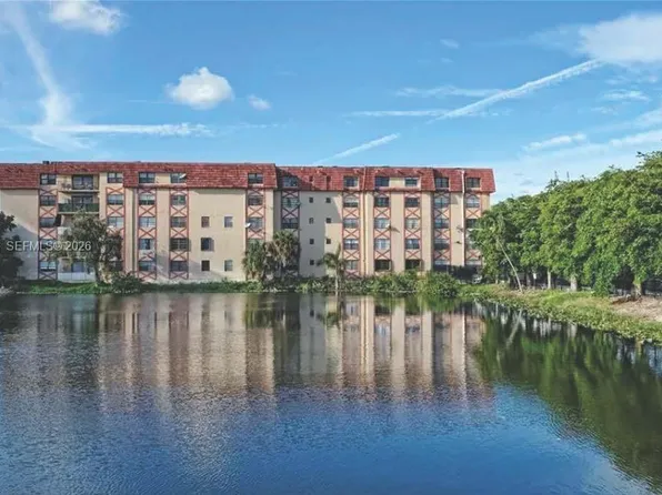 1325 W 68th St APT 113, Hialeah, FL 33014