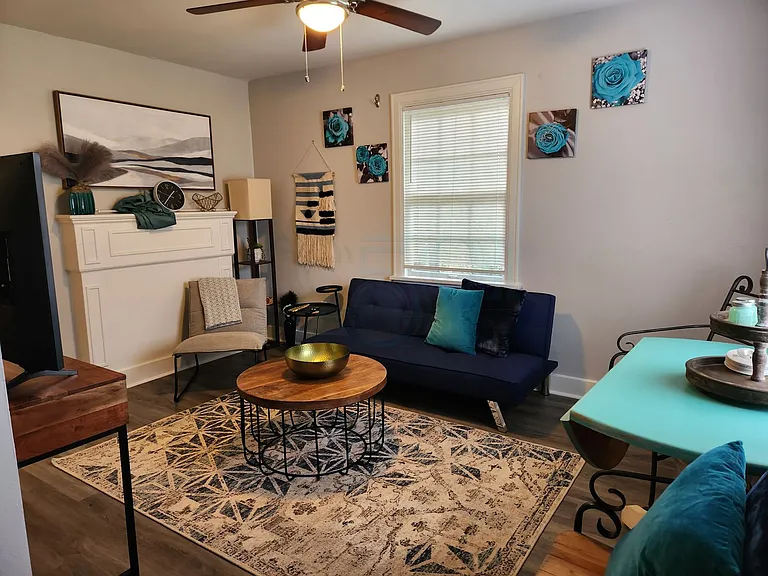 300 S Valentine St #4 — Photo 8
