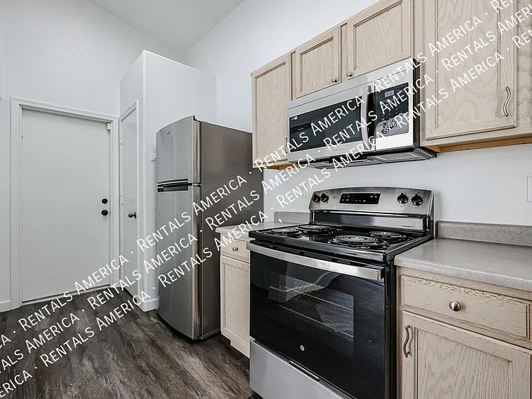 12731 W Sharon Dr — Photo 9