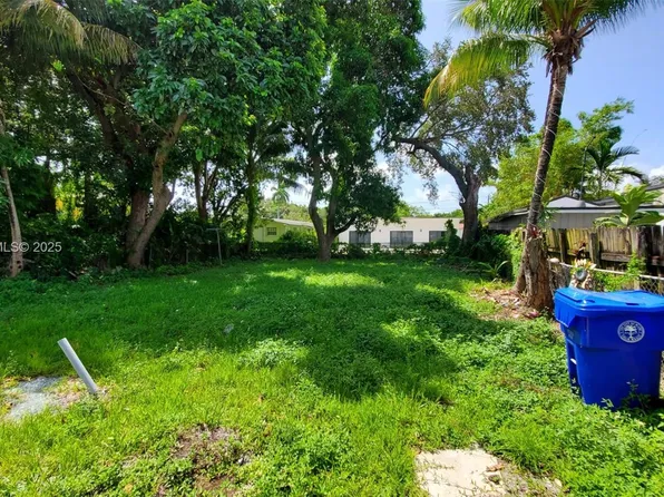 560 NW 53rd St, Miami, FL 33127