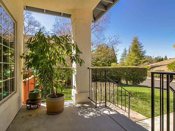 3rd image of 524 Norfolk Pl