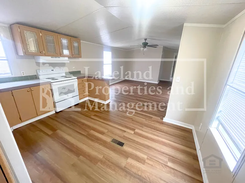 2 bed, 2.0 bath, 868 sqft, $1,295 — Photo 2