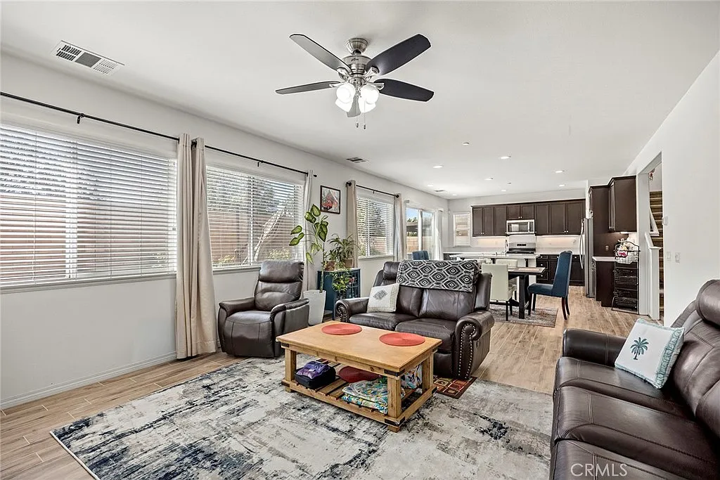 4 bed, 2288 sqft, $4,000 — Photo 4