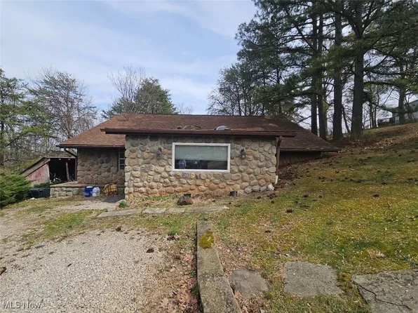 1529 Spider Ridge Rd, Parkersburg, WV 26104