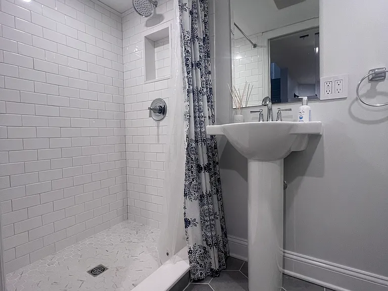 228 Windsor Ave — Photo 31