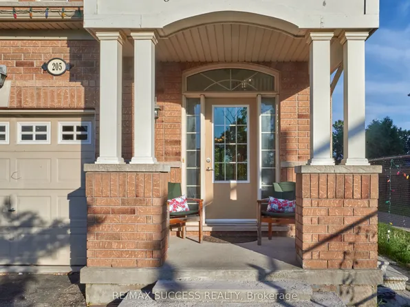 205 Nisbet Blvd, Hamilton, ON L8B 0S6