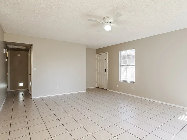 630 E Jensen St #114 — Photo 5
