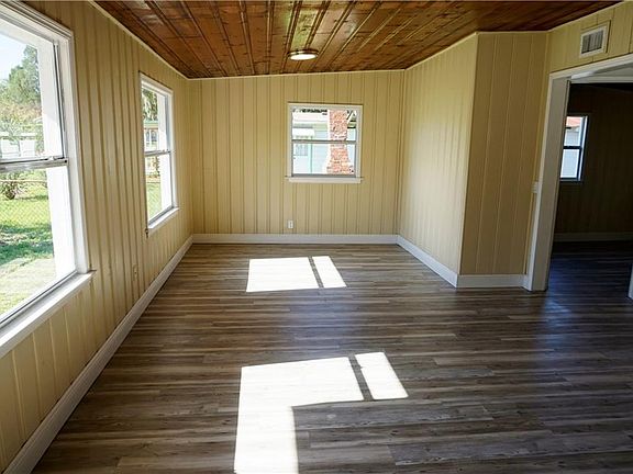 3rd image of 1605 Rowland Ln