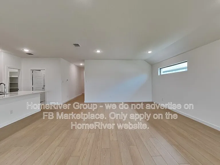 425 Leopold Trl — Photo 4