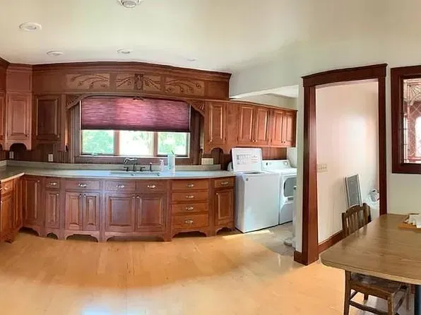 310 Scallon St, Hancock, MI 49930