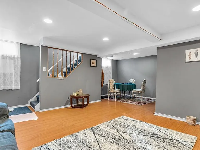 197 A Cedarvale Cres #B — Photo 2