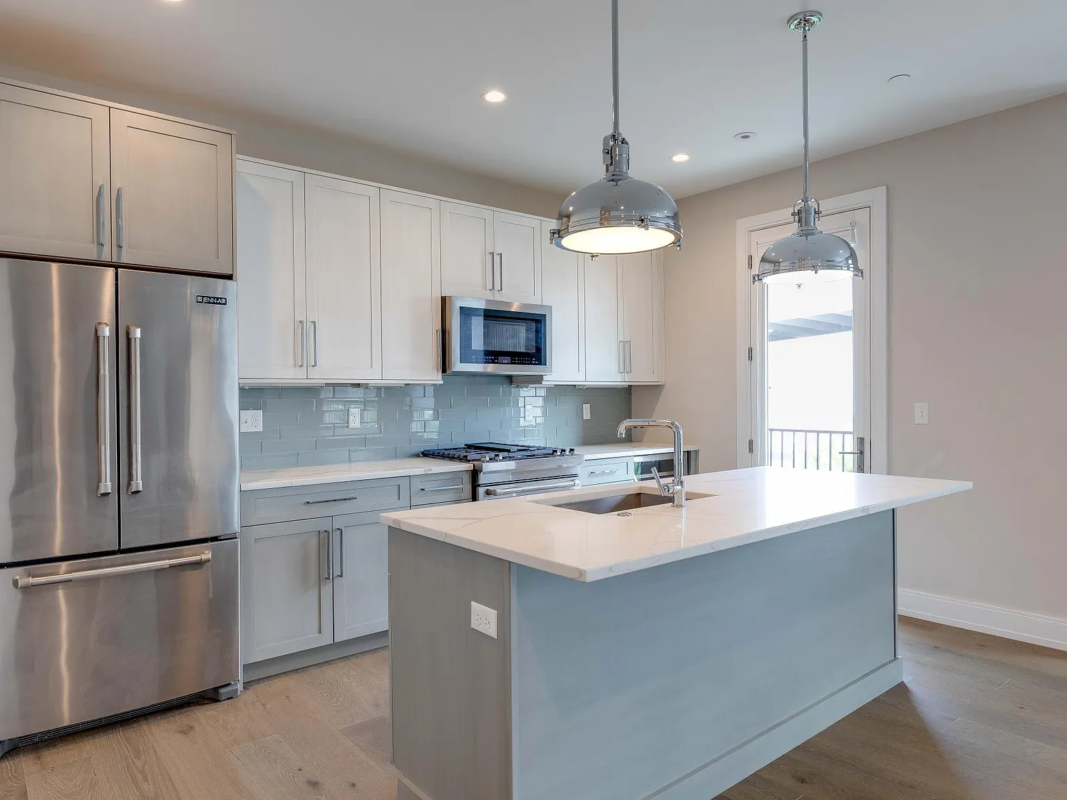 2 bed, 1186 sqft, $3,900 — Photo 3