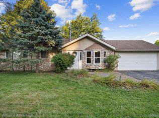 23710 Meadowbrook Rd, Novi, MI 48375