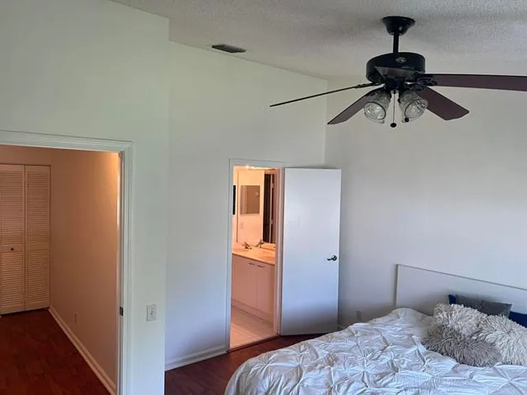 4878 SW 32nd Ter — Photo 11