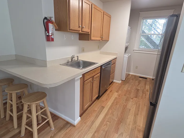 28 W Park Ave #2R — Photo 5
