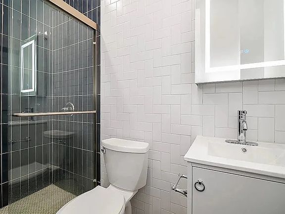 4th image of 117 W 57th St APT 5A