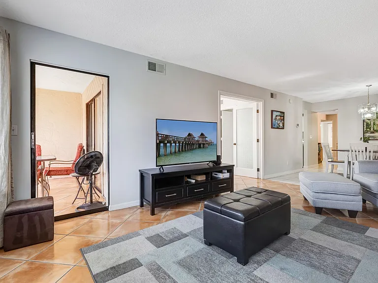 110 Cypress Way E #F8 — Photo 3