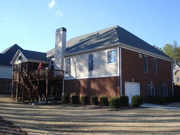 Seperate driveway and boat door.