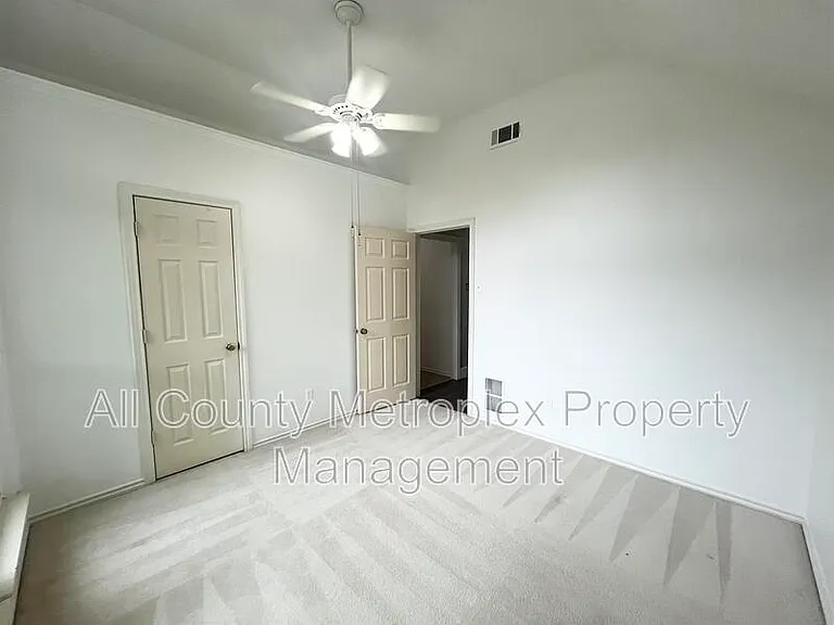 1404 Stoneboro Ln — Photo 12