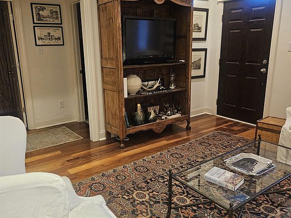 5th image of 15 Harbor View Ct NE