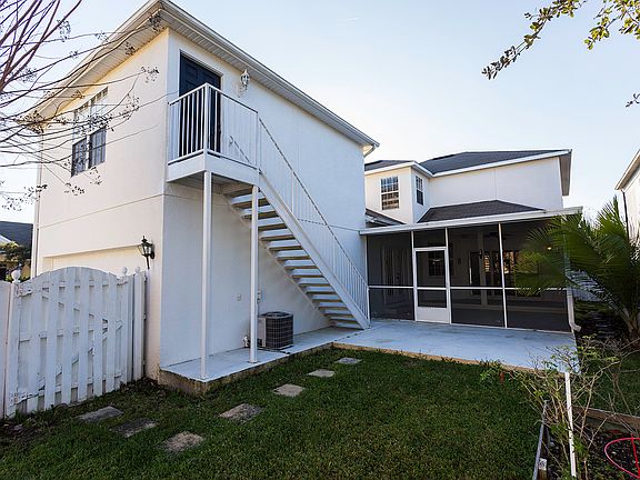 Upstairs to In Law/Garage