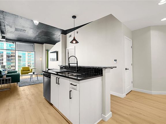 5th image of 250 Pharr Rd #1702