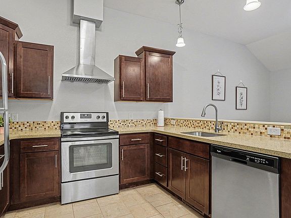 5th image of 1015 Moreland St