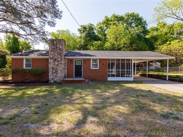 201 Scarborough St, Spring Lake, NC 28390
