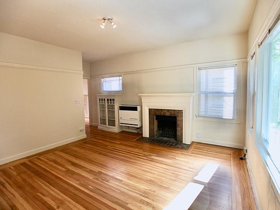 LIVING ROOM WITH DECORATIVE FIREPLACE