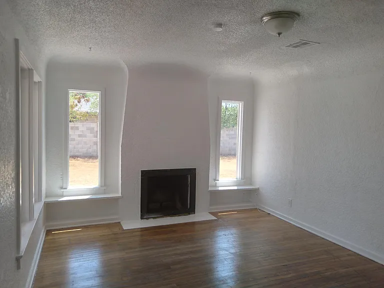 2637 E Willetta St — Photo 1