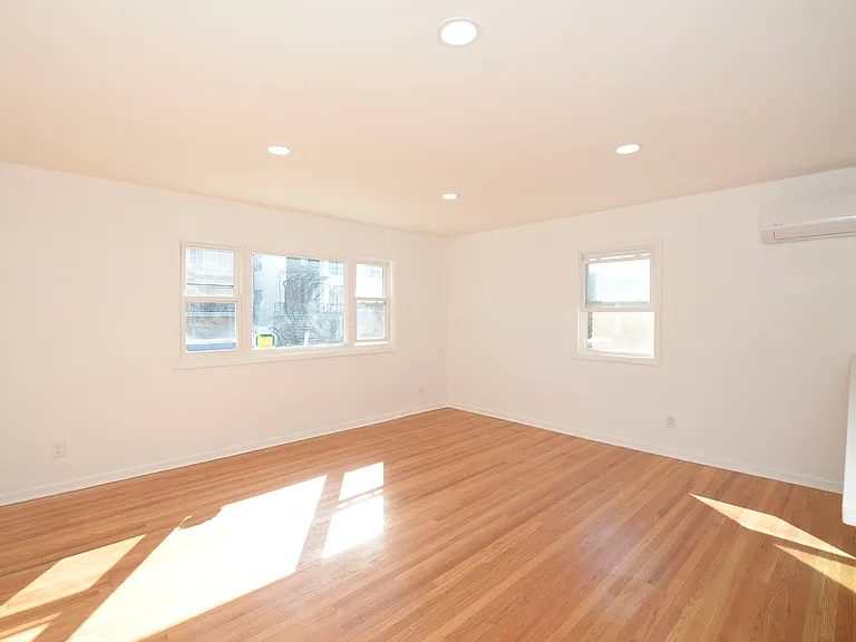 319 7th St #1 — Photo 7