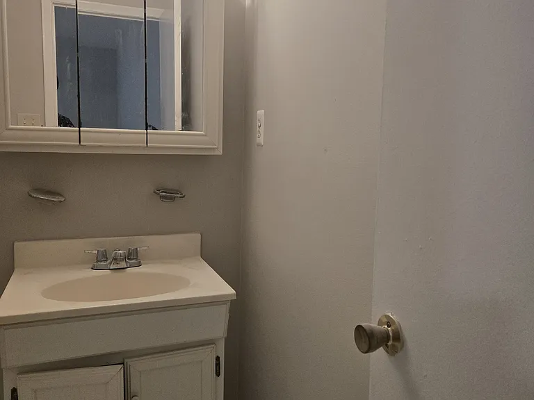 1 Golden Hill Ct — Photo 32