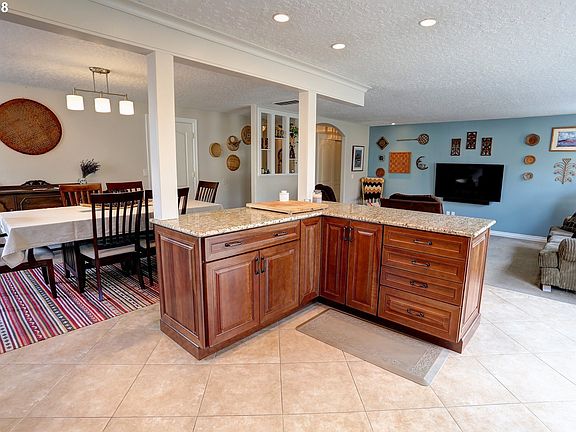 5th image of 4108 NE 45th Ave